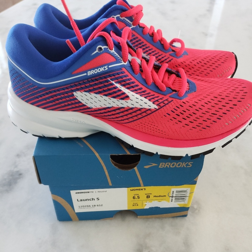 NIB women's Brooks shoes